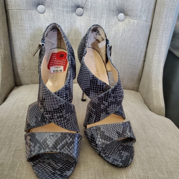 Women high heels shoes - Picture 2 of 7